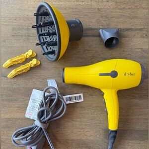 Dry bar hairdryer and accessories